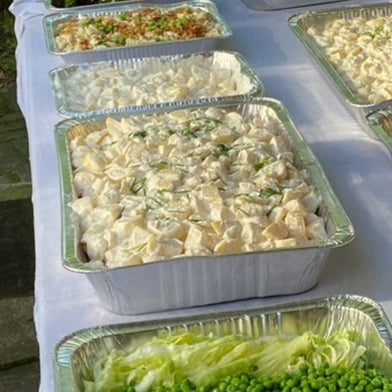 Hjemmelavet kartoffelsalat, tilkøb grillbuffet.