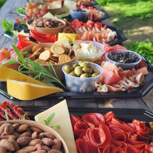 Luksus tapas snack boards. Incl. brød, kiks og dip.